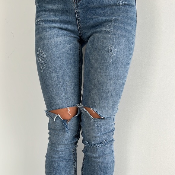 BLUE JEANS - Picture 3 of 4